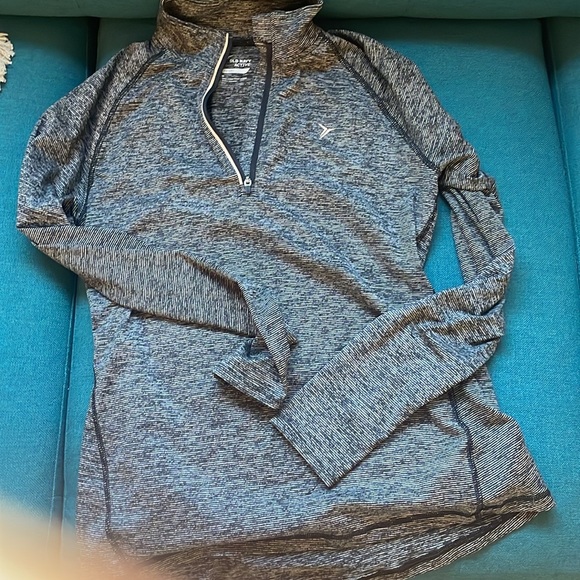 Three active wear zip-ups (all size medium) - Picture 6 of 6